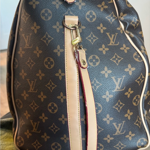 (Faux) Louis Vuitton Beige and Dark Brown Monogram Travel Bag - Picture 7 of 10